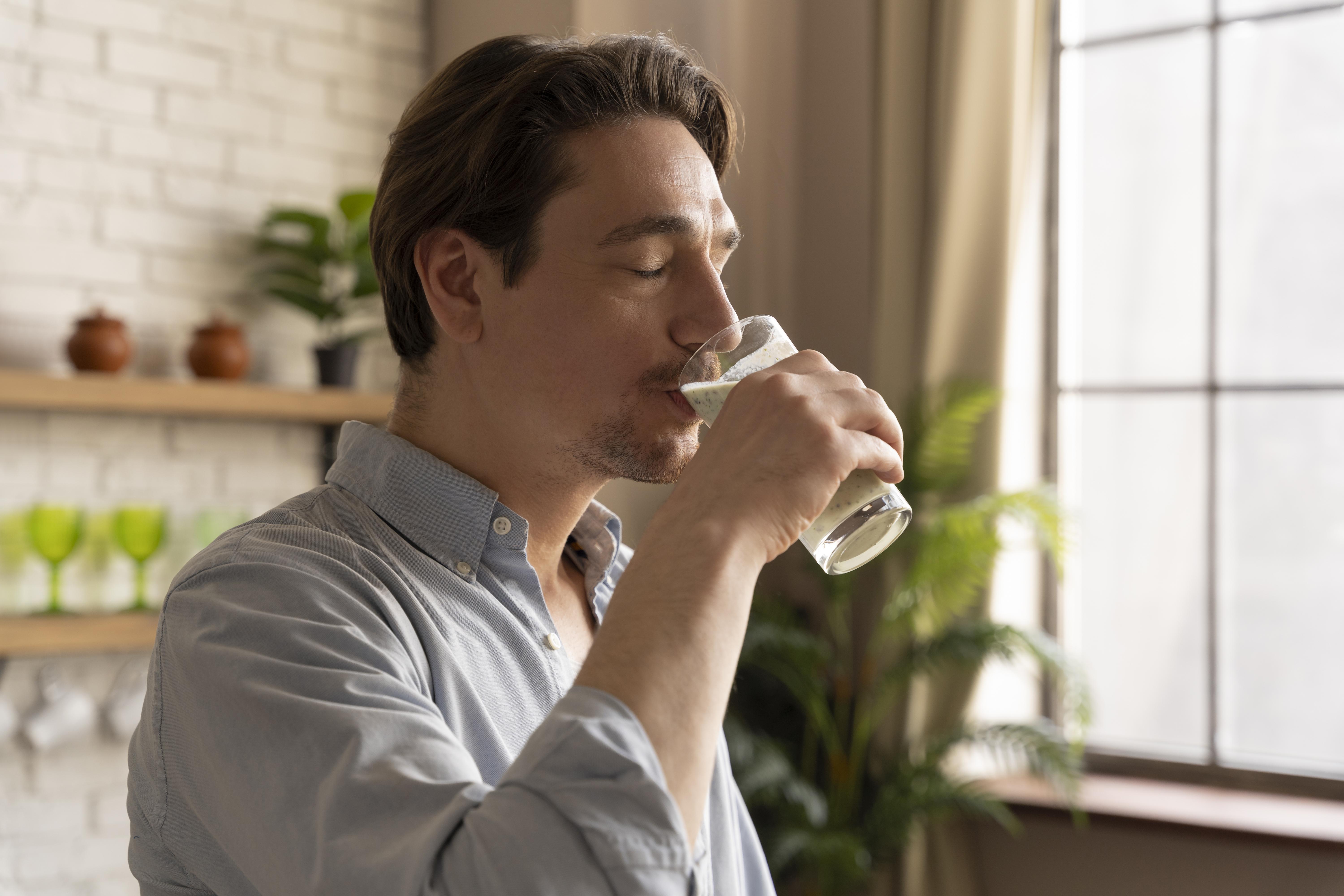 Gợi ý nước uống buổi sáng cho đàn ông để nhẹ bụng mà vẫn ngon miệng.